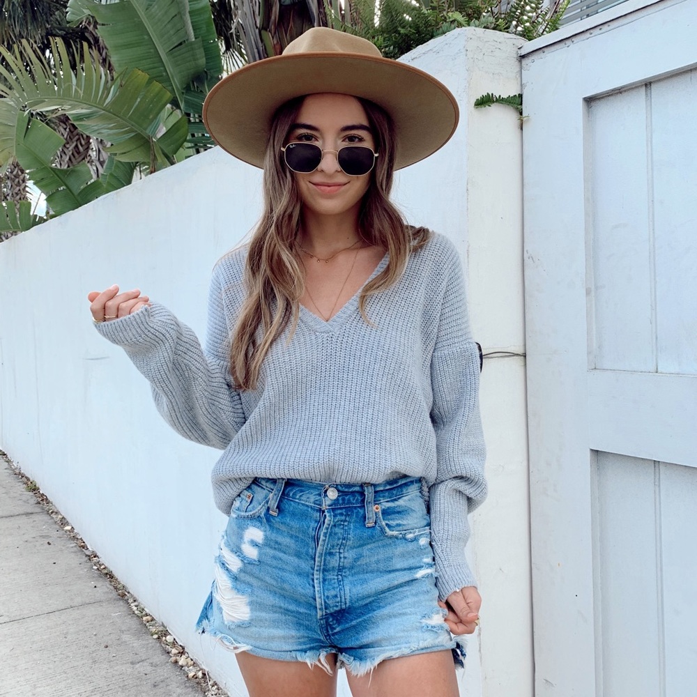 NEW! Chic Grey Vneck Sweater - Picture 1 of 5